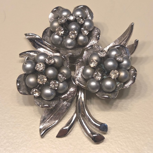 Jewelry - Vintage Silver Tone Faux Gray Pearl Rhinestone Flower Brooch Pin Bouquet Style